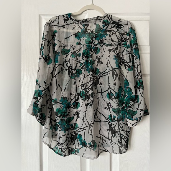 LOFT Sheer Blouse ๐ค Medium - Picture 4 of 7